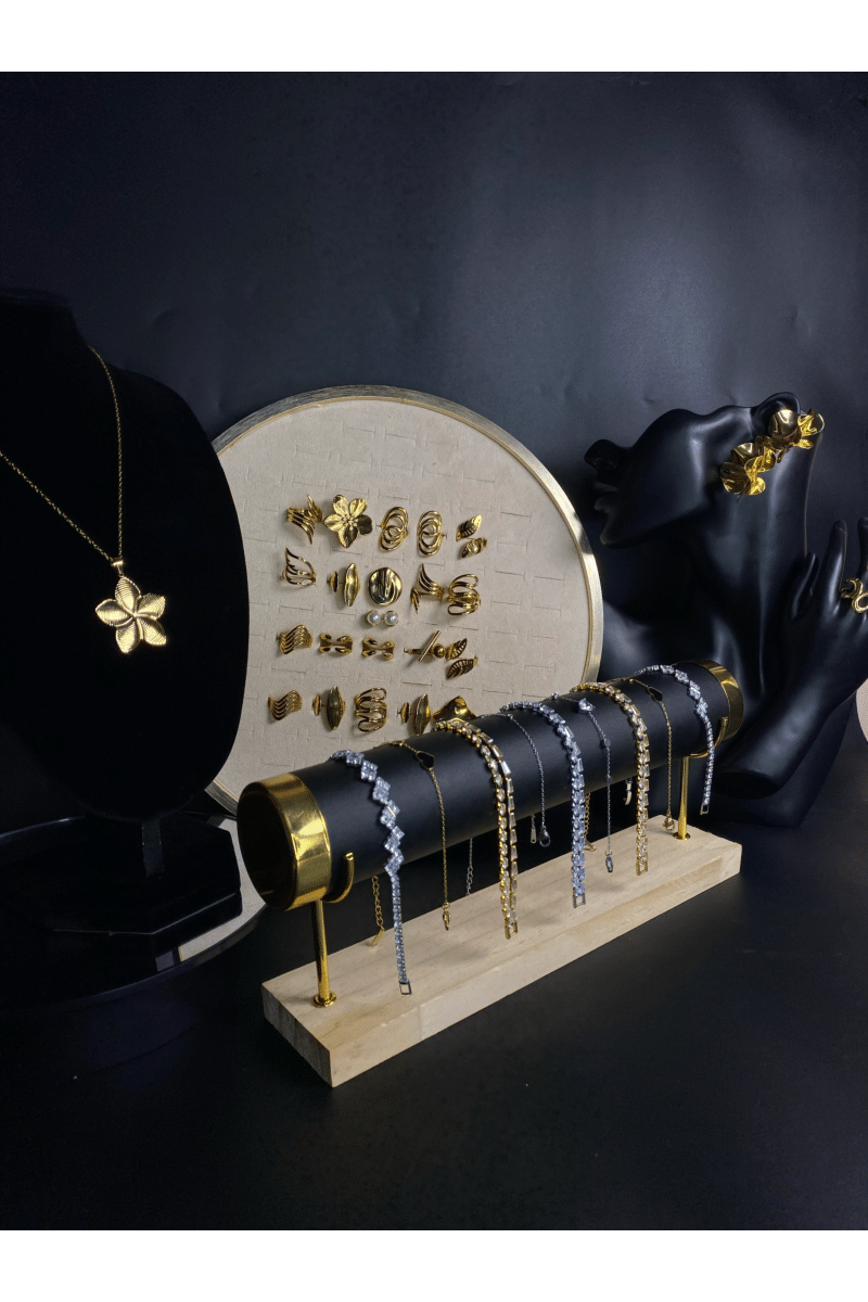 Elvyn Hub jewelry collection